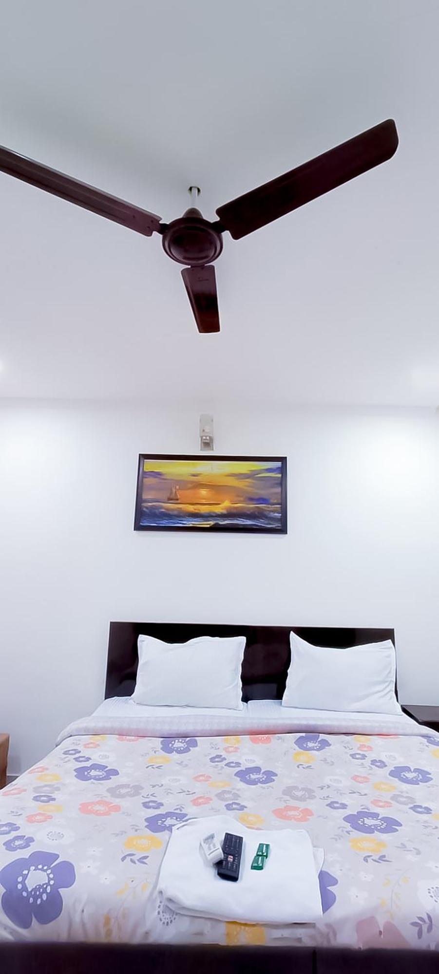 Tom International - Near Nizamuddin Railway Station Hotel